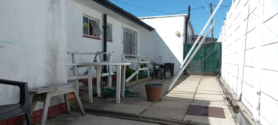 To Let 3 Bedroom Property for Rent in Lansdowne Western Cape